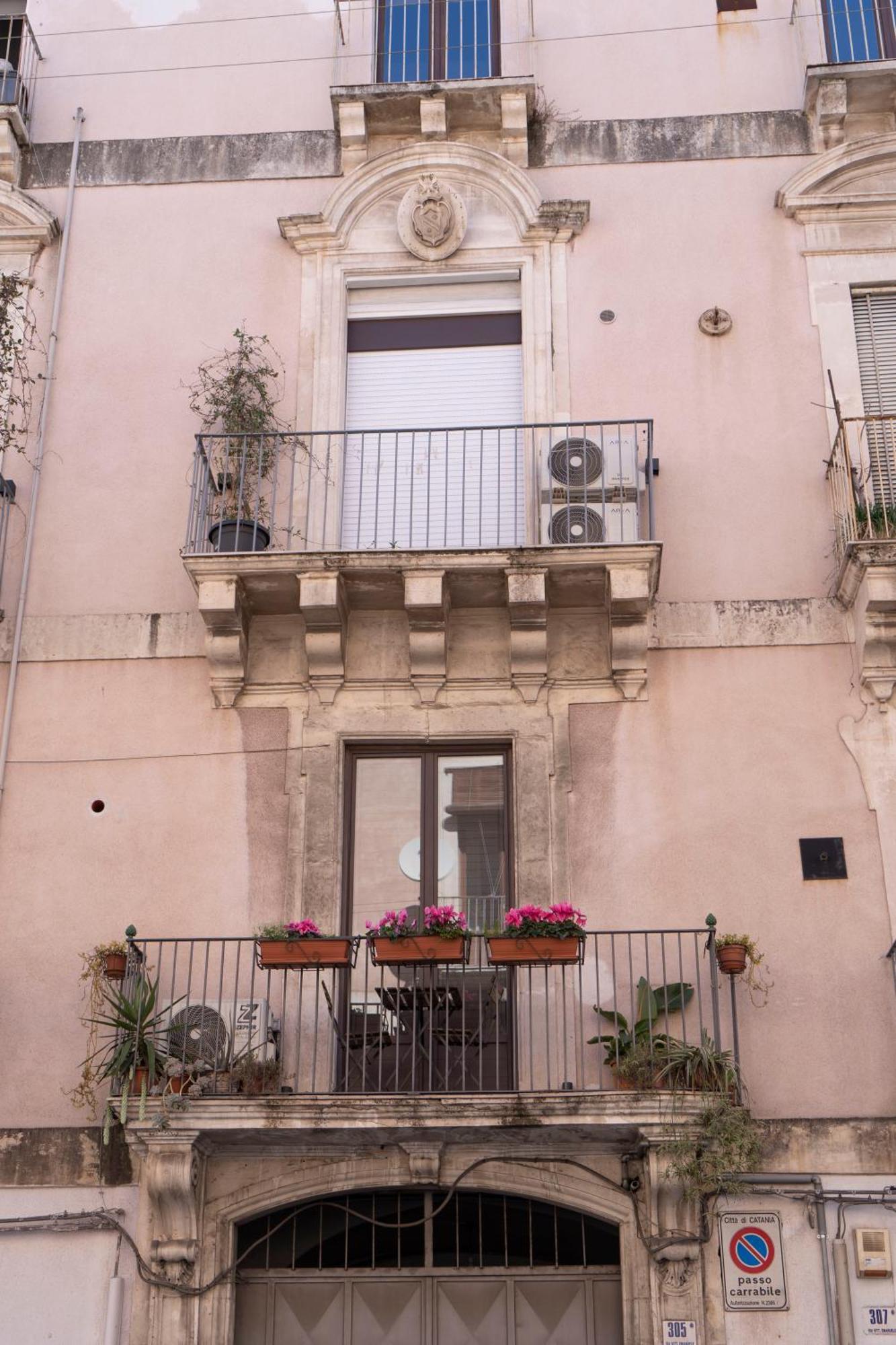 Etna Timeo Central Apartment In Baroque Building Catânia Exterior foto