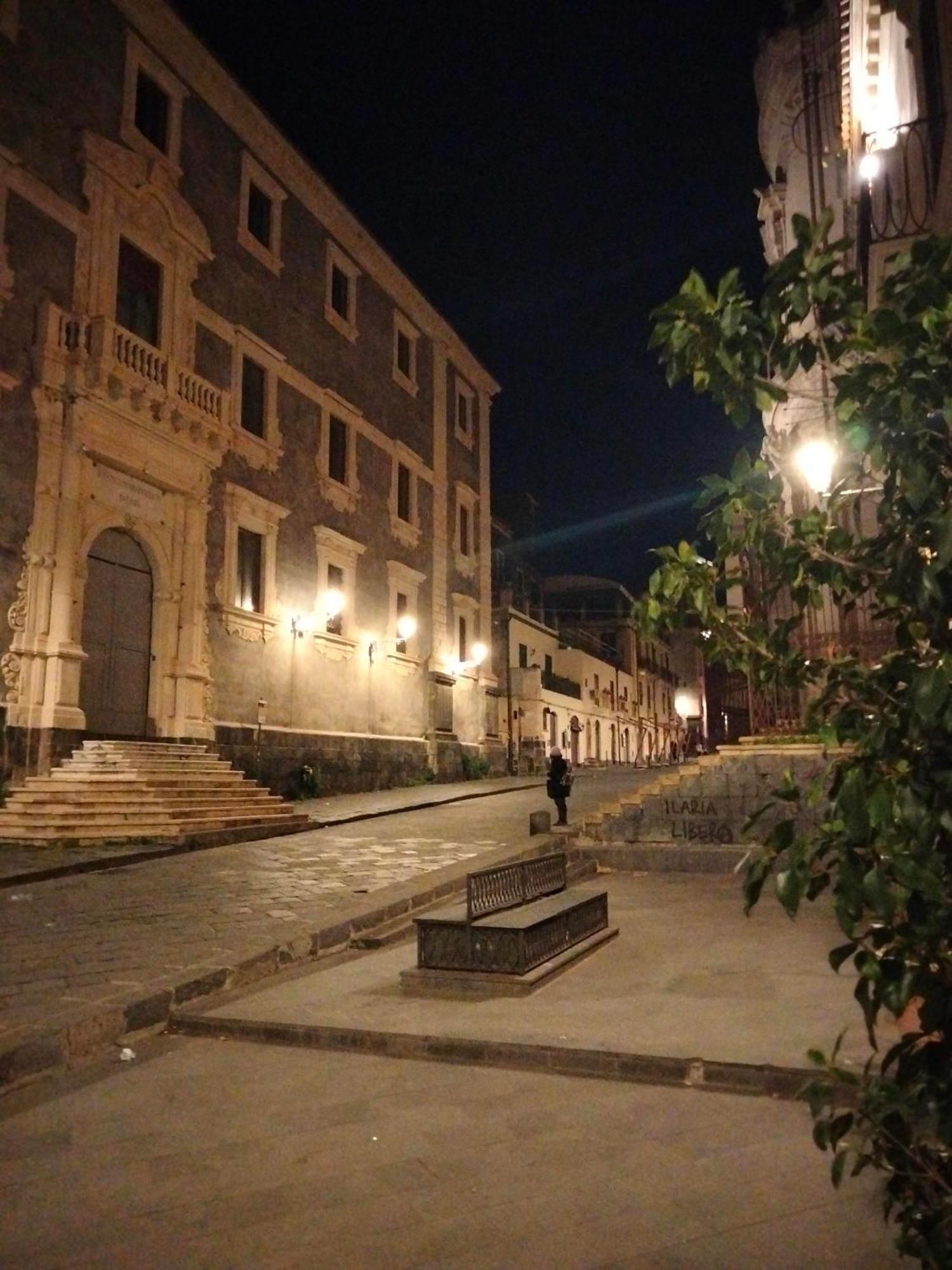 Etna Timeo Central Apartment In Baroque Building Catânia Exterior foto